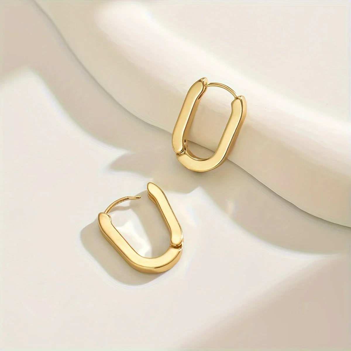 Aura | Boucles d'oreilles géométriques élégantes
