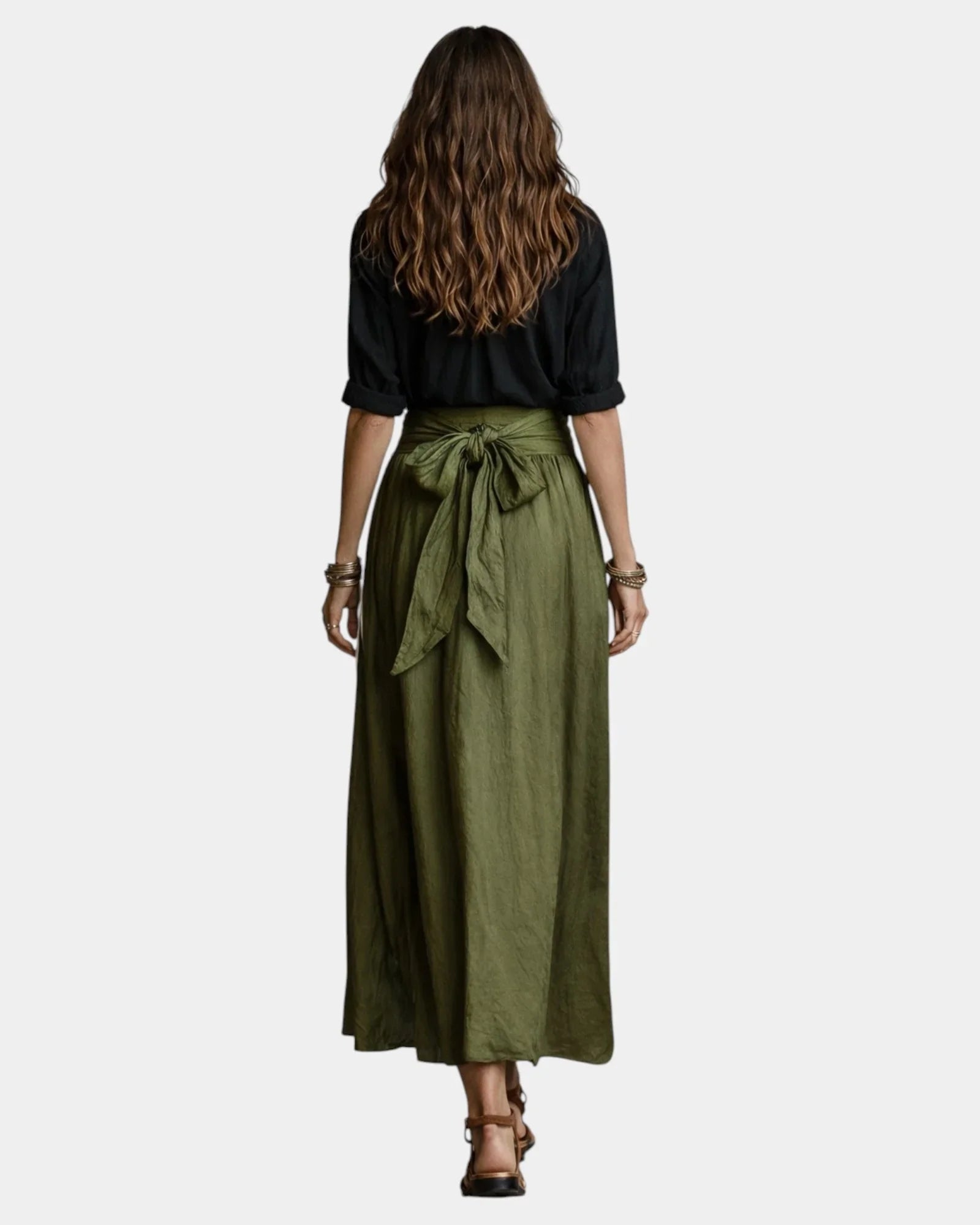 Dione | Jupe midi + chemise noire offerte