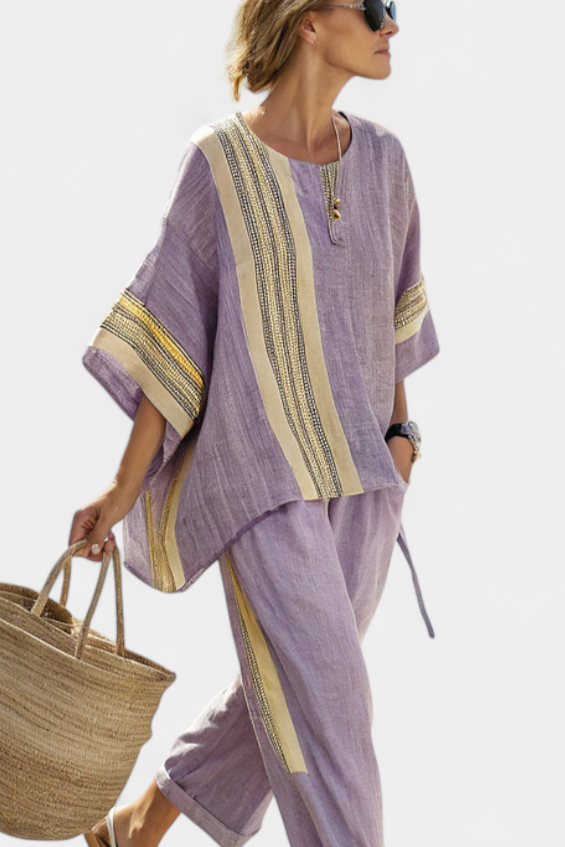 Daniela – top élégant lavande et pantalons à rayures moutarde
