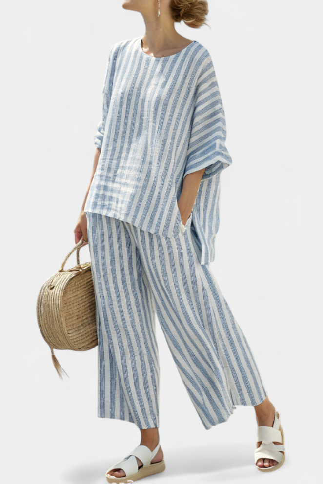 Federica – haut en lin rayé bleu sophistiqué et pantalons décontractés