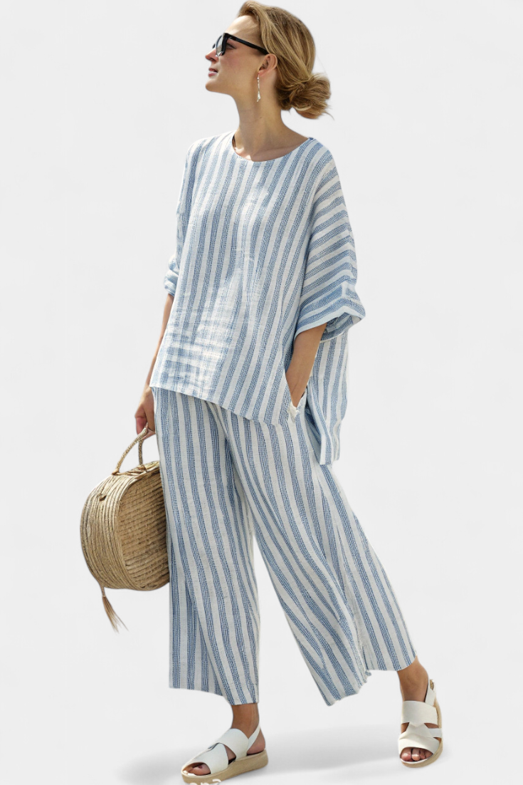 Federica – haut en lin rayé bleu sophistiqué et pantalons décontractés