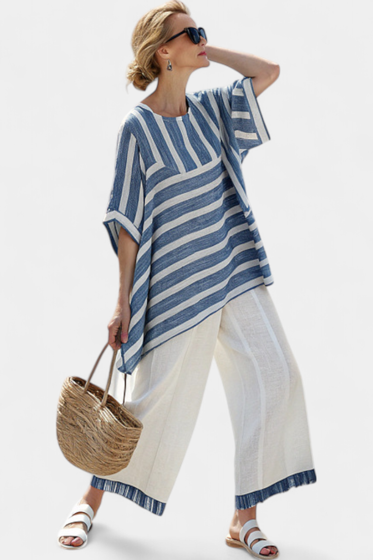 Ornella – haut bleu sophistiqué à rayures et pantalons avec détails en bas