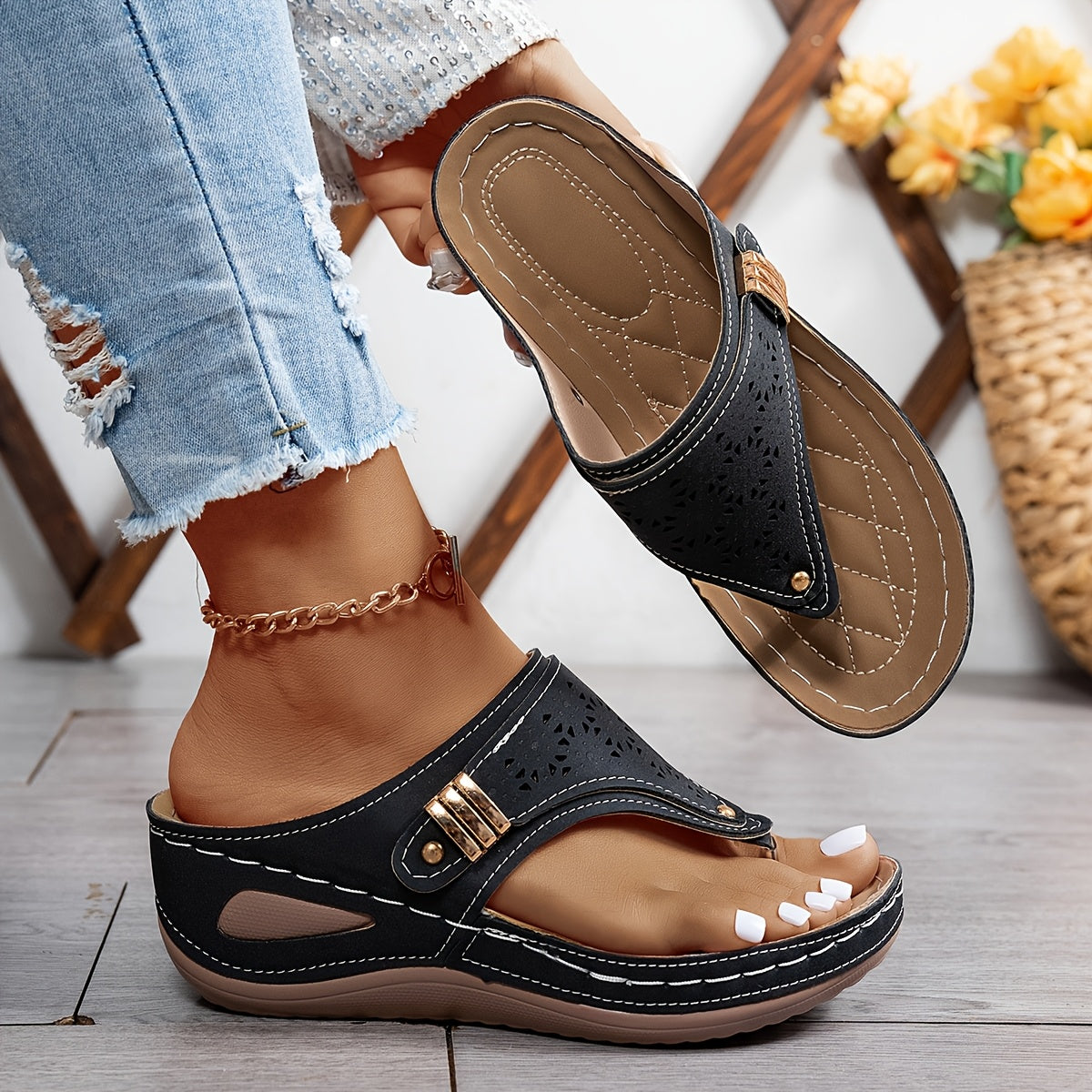 Léonie | Sandales Compensées Ajourées Tong Chic