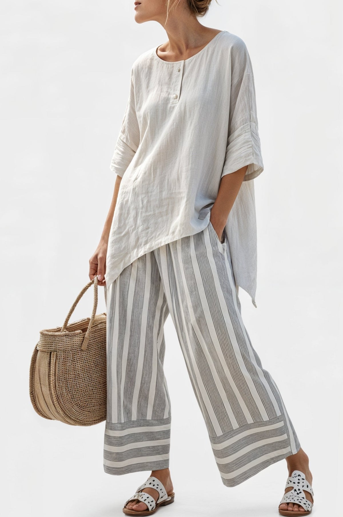 Fiorella – blouse asymétrique élégante et pantalons rayés