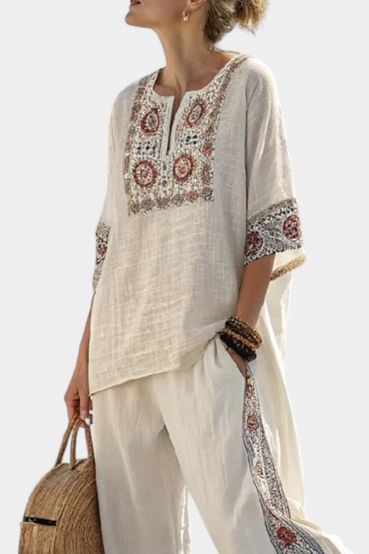 Tiziana – blouse brodée essentielle et pantalons larges
