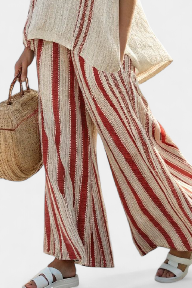 Mirella – haut structuré rouge à rayures et pantalon en lin